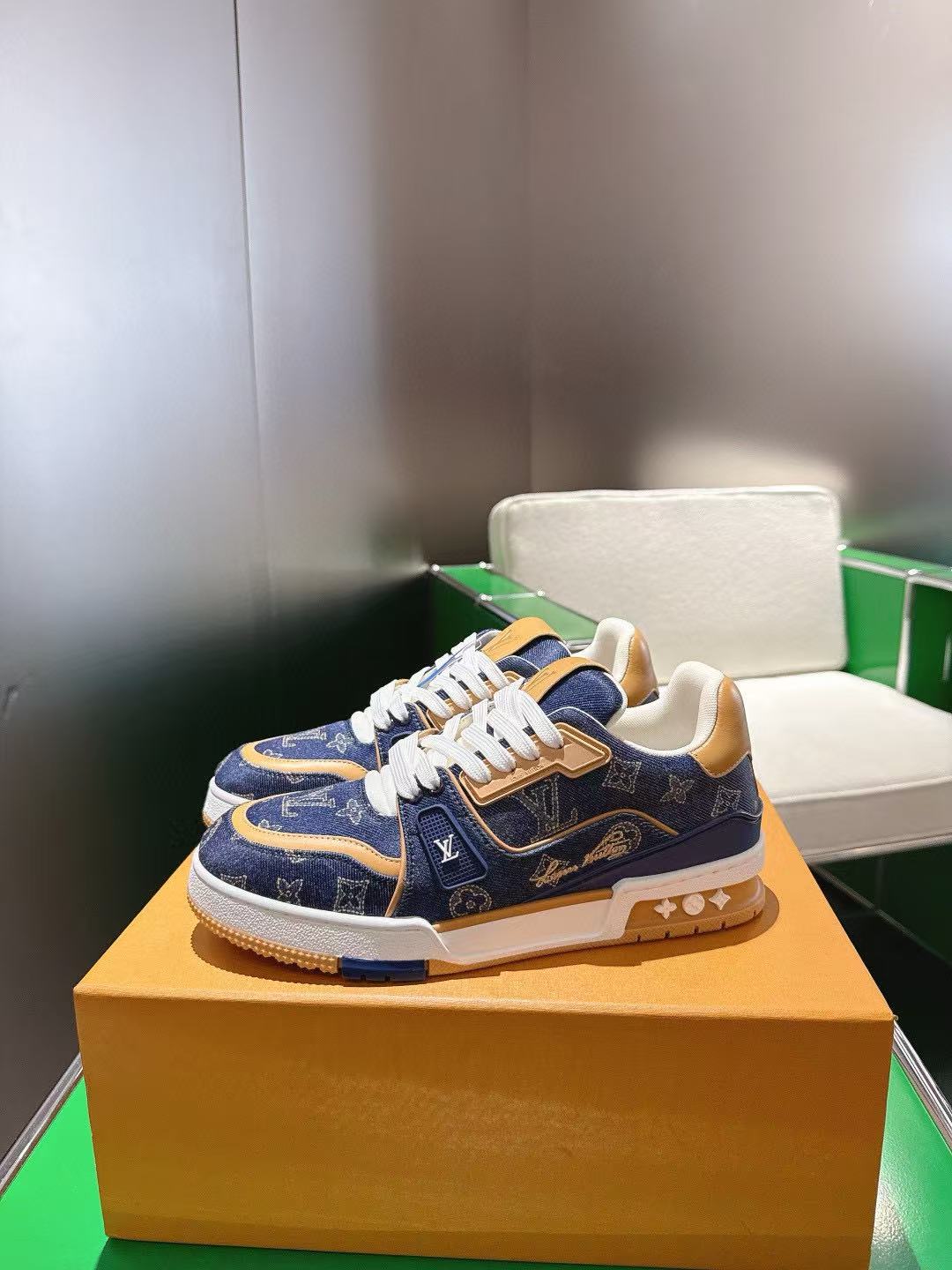 LVの高品質メンズスニーカー【50％割引+送料無料】