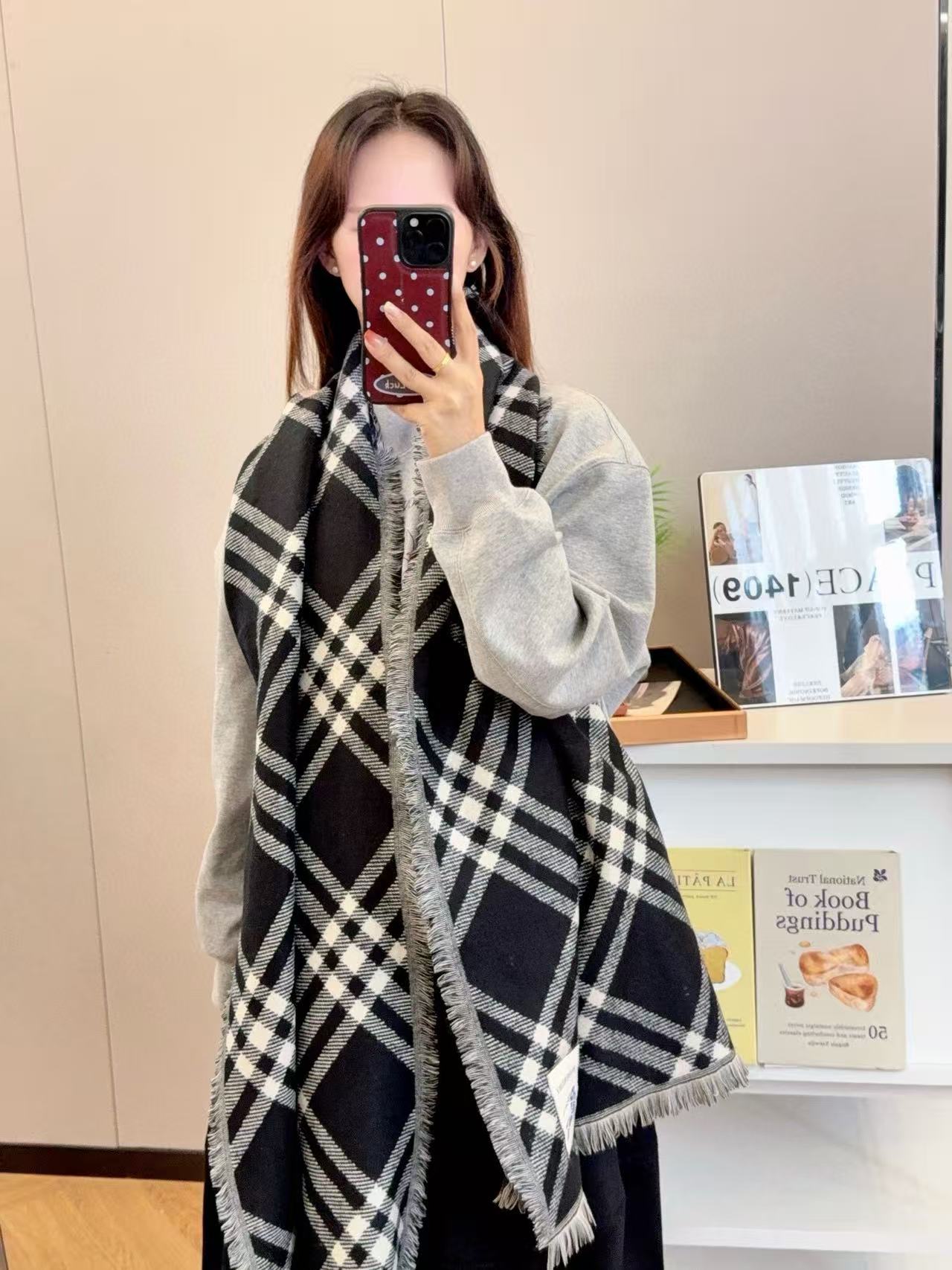 BUR8ERRYの白黒チェック柄スカーフ【50％割引+送料無料】