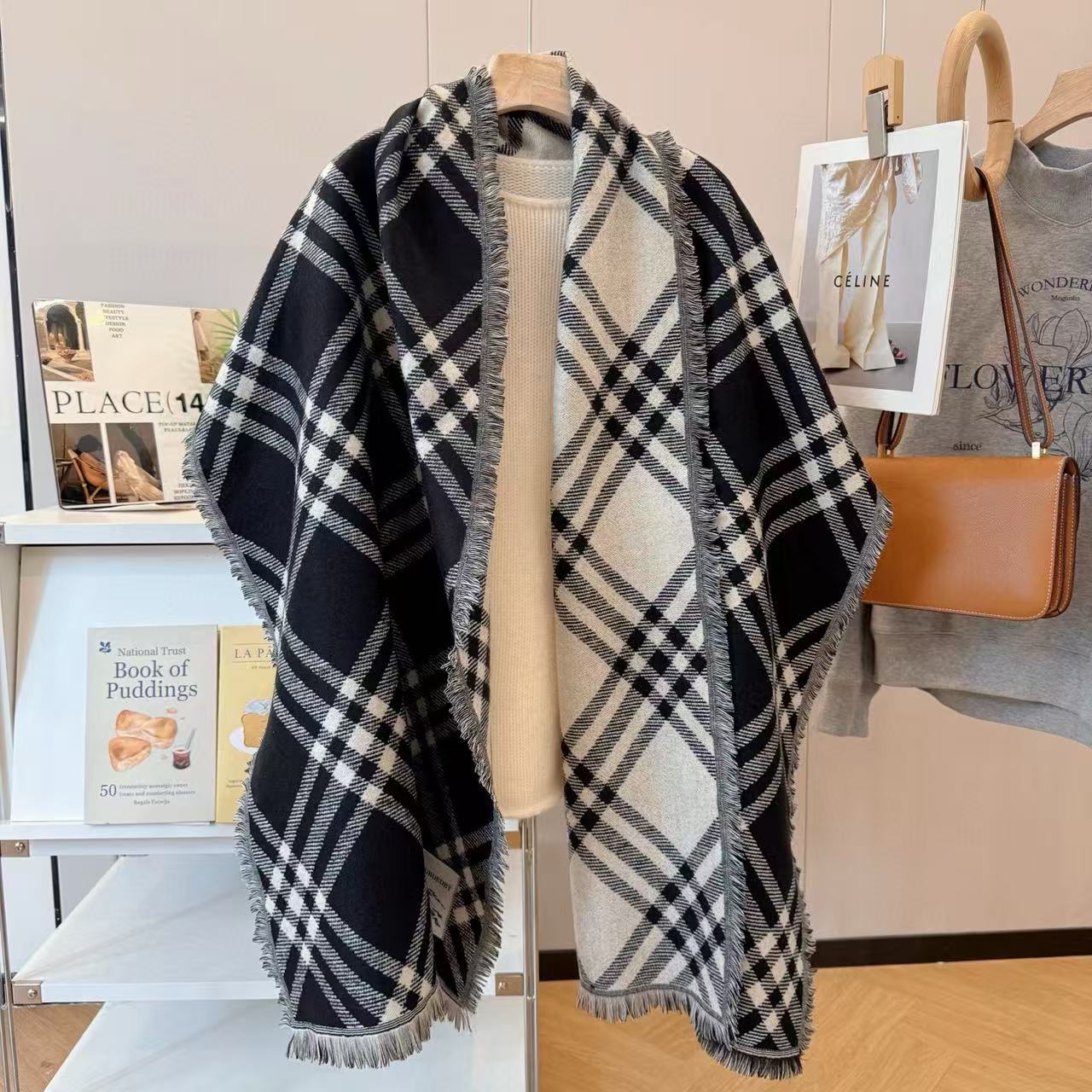 BUR8ERRYの白黒チェック柄スカーフ【50％割引+送料無料】