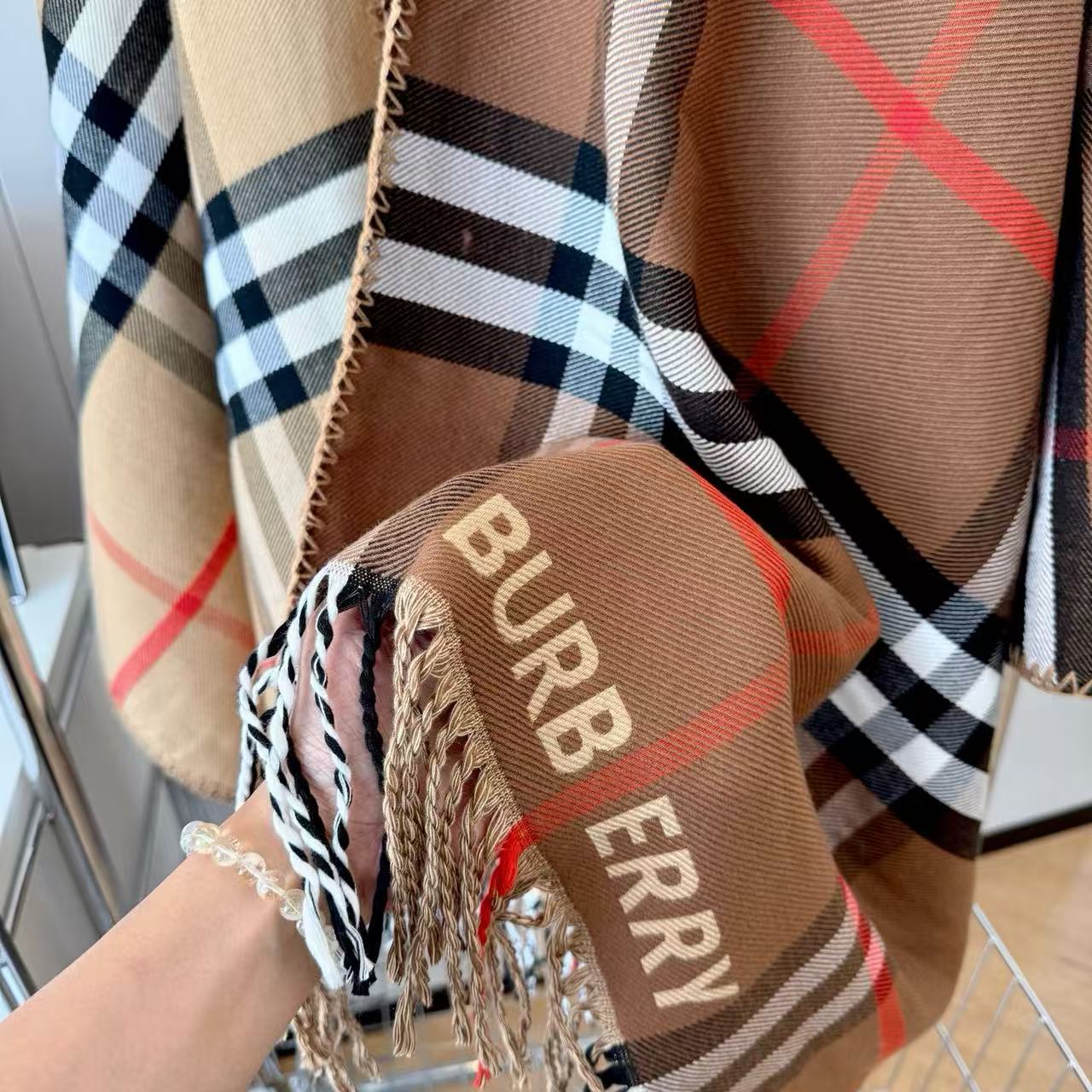 BUR8ERRY チェック柄フリンジウールケープ【50％割引+送料無料】