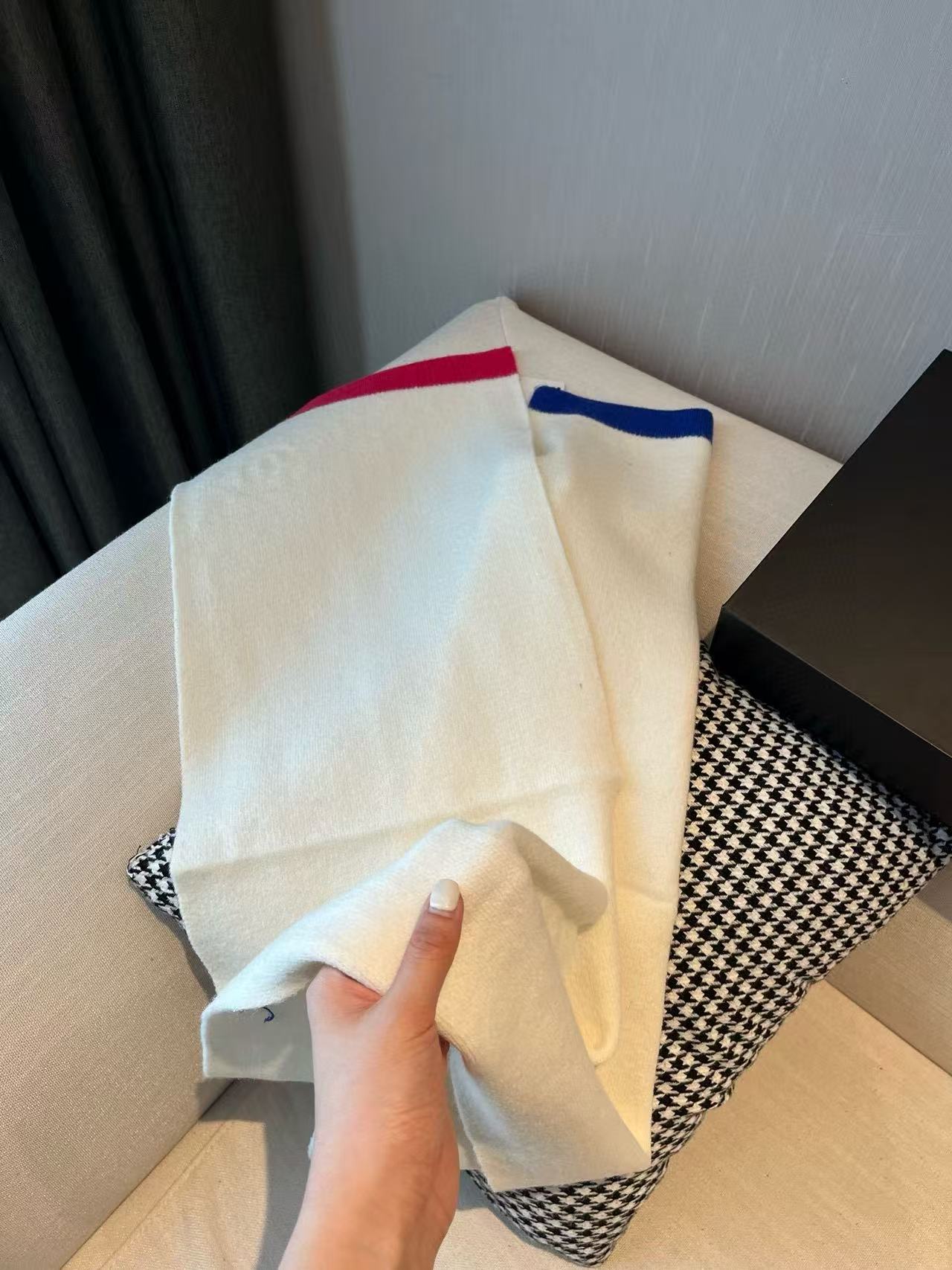 CHANE1 ダブルC 高品質カシミアスカーフ【50％割引+送料無料】