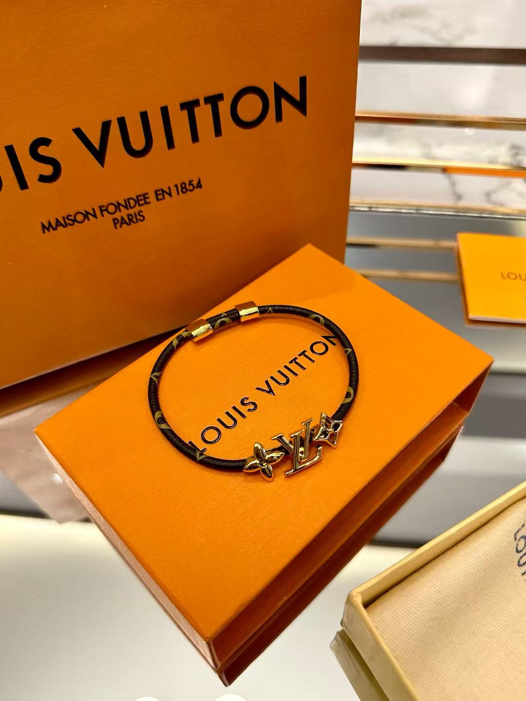 LV四つ葉のクローバーブレスレット【50％割引+送料無料】