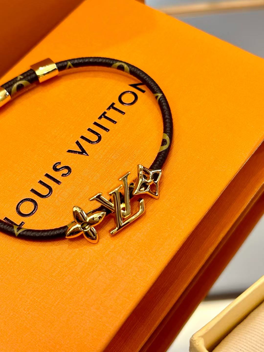 LV四つ葉のクローバーブレスレット【50％割引+送料無料】