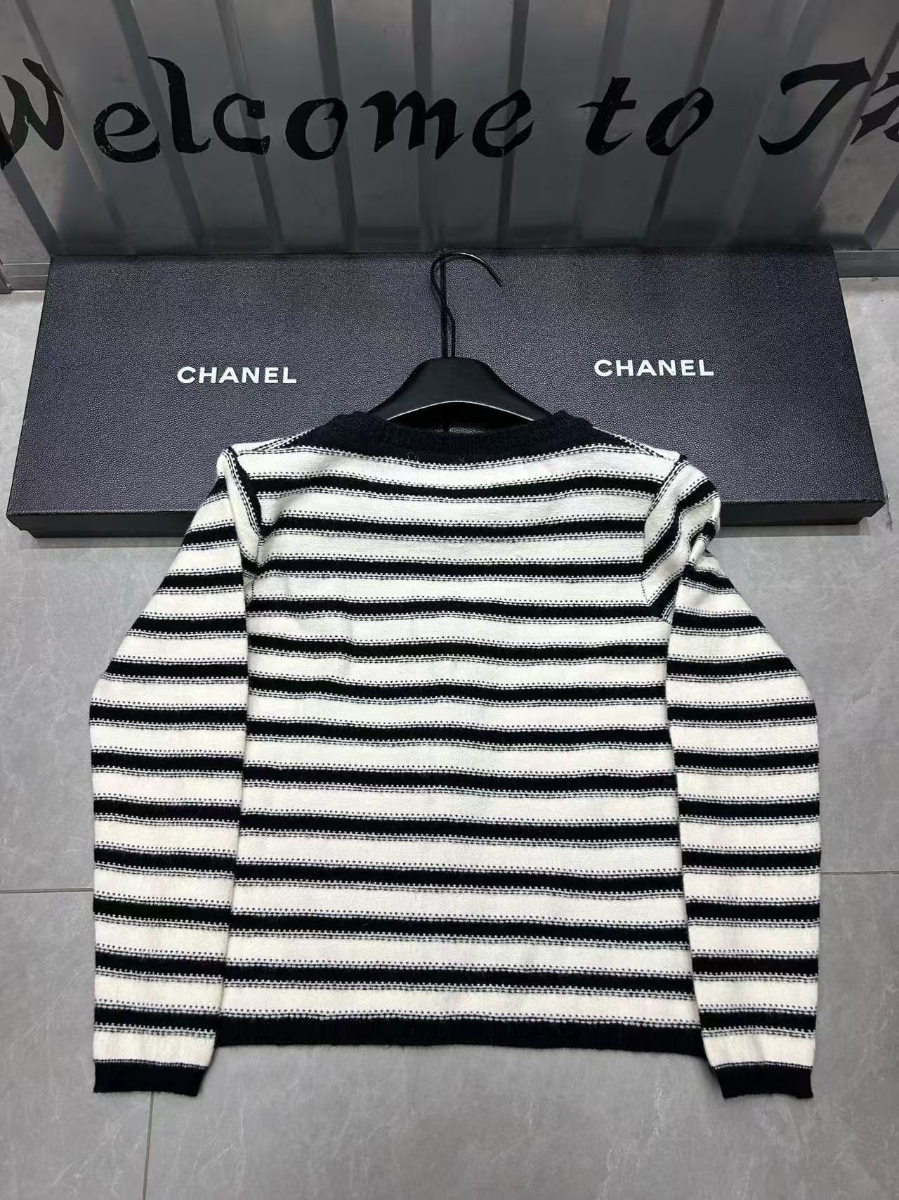 CHANE1フラワーボタンストライプウールカーディガン【50％割引+送料無料】