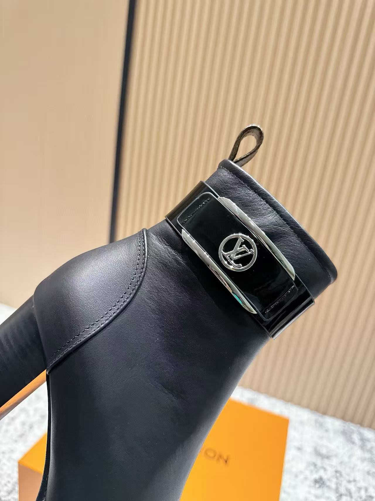 LVの高品質秋冬レザーアンクルブーツ【50％割引+送料無料】