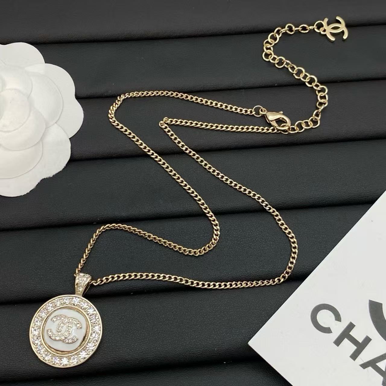 CHANE1 ダイヤモンド ダブルC ラウンドネックレス【50％割引+送料無料】