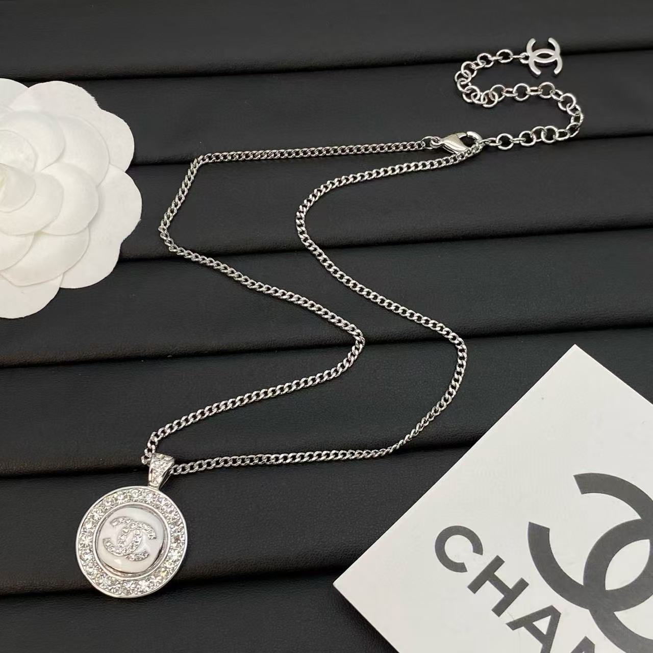 CHANE1 ダイヤモンド ダブルC ラウンドネックレス【50％割引+送料無料】