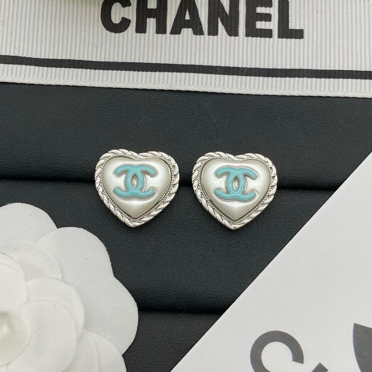 CHANE1 ダブルC ピーチハート イヤリング【50％割引+送料無料】