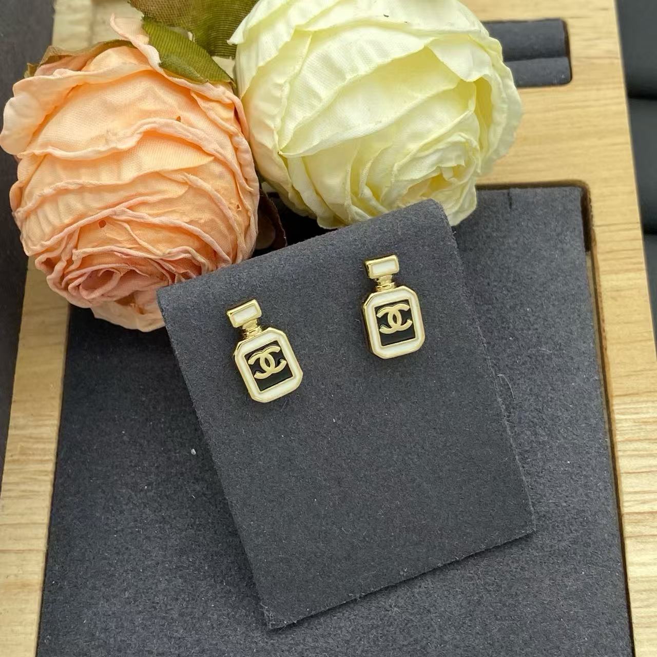 CHANE1 ダブルC 香水ボトル イヤリング【50%割引+送料無料】