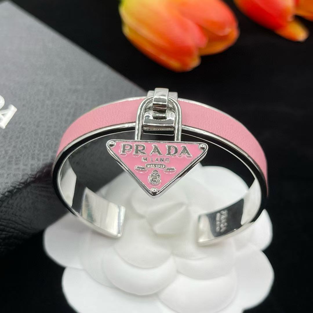 PR4DA トライアングルロゴブレスレット【50％割引+送料無料】