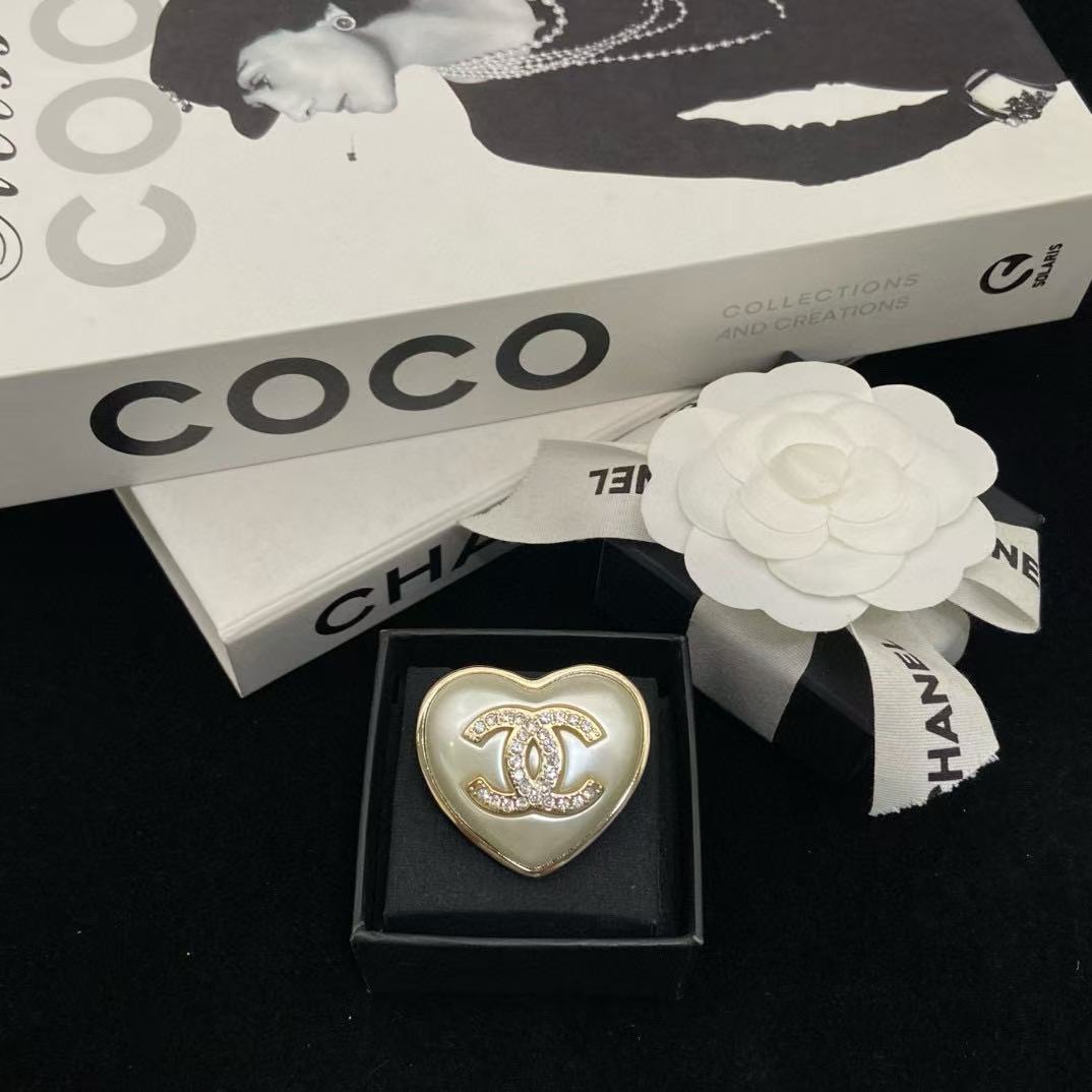 CHANE1 ダブルCハートブローチ【50％割引+送料無料】