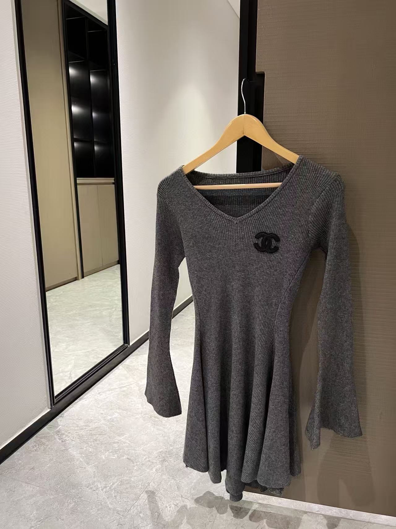 CHANE1 ダブルCVネックウールドレス【50%割引+送料無料】