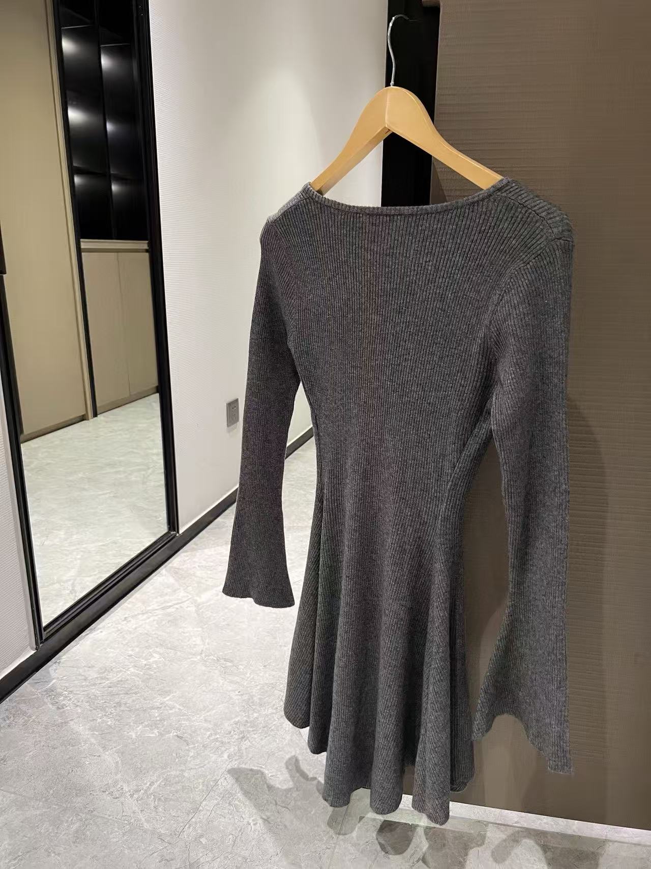 CHANE1 ダブルCVネックウールドレス【50%割引+送料無料】