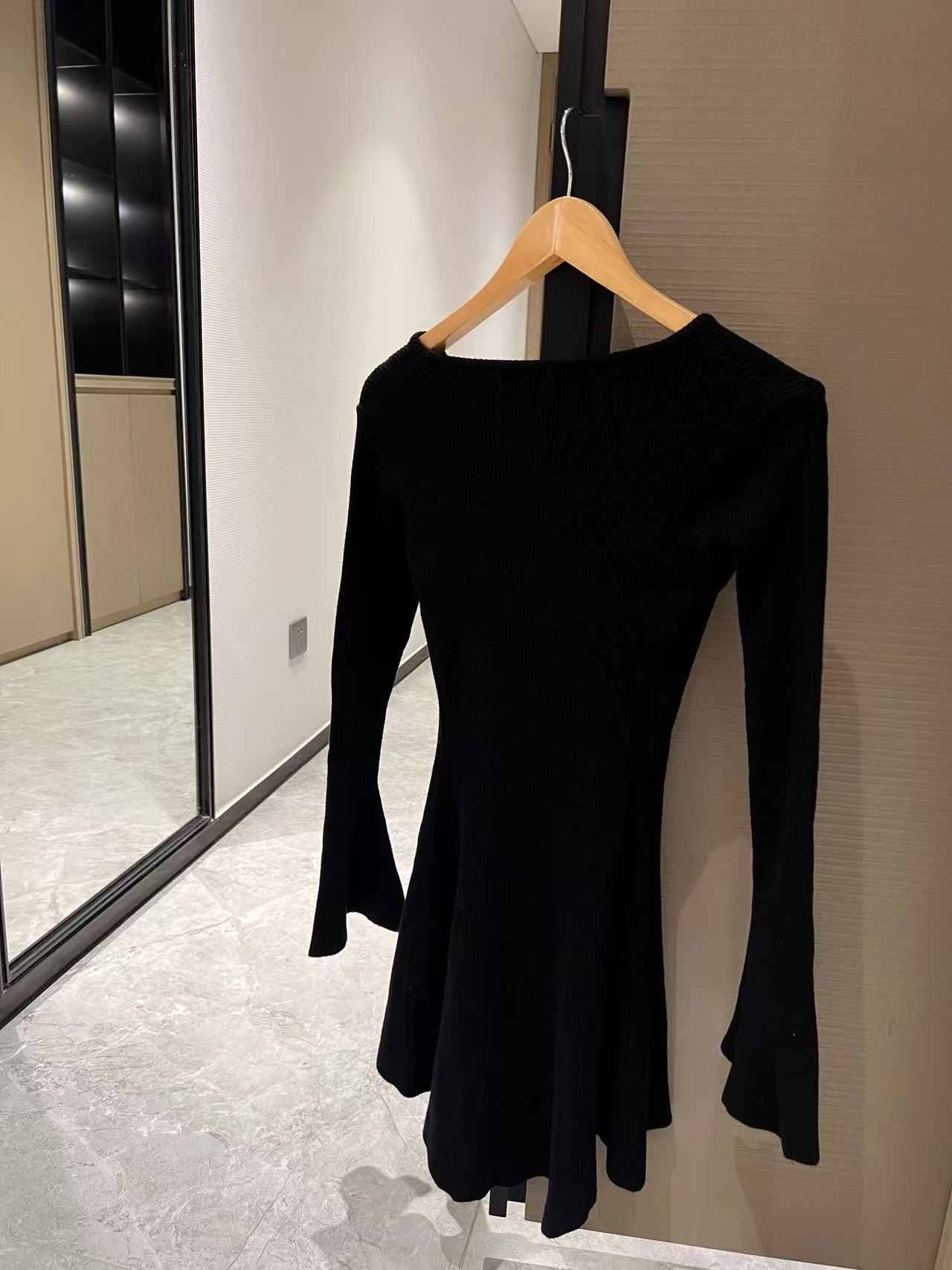 CHANE1 ダブルCVネックウールドレス【50%割引+送料無料】