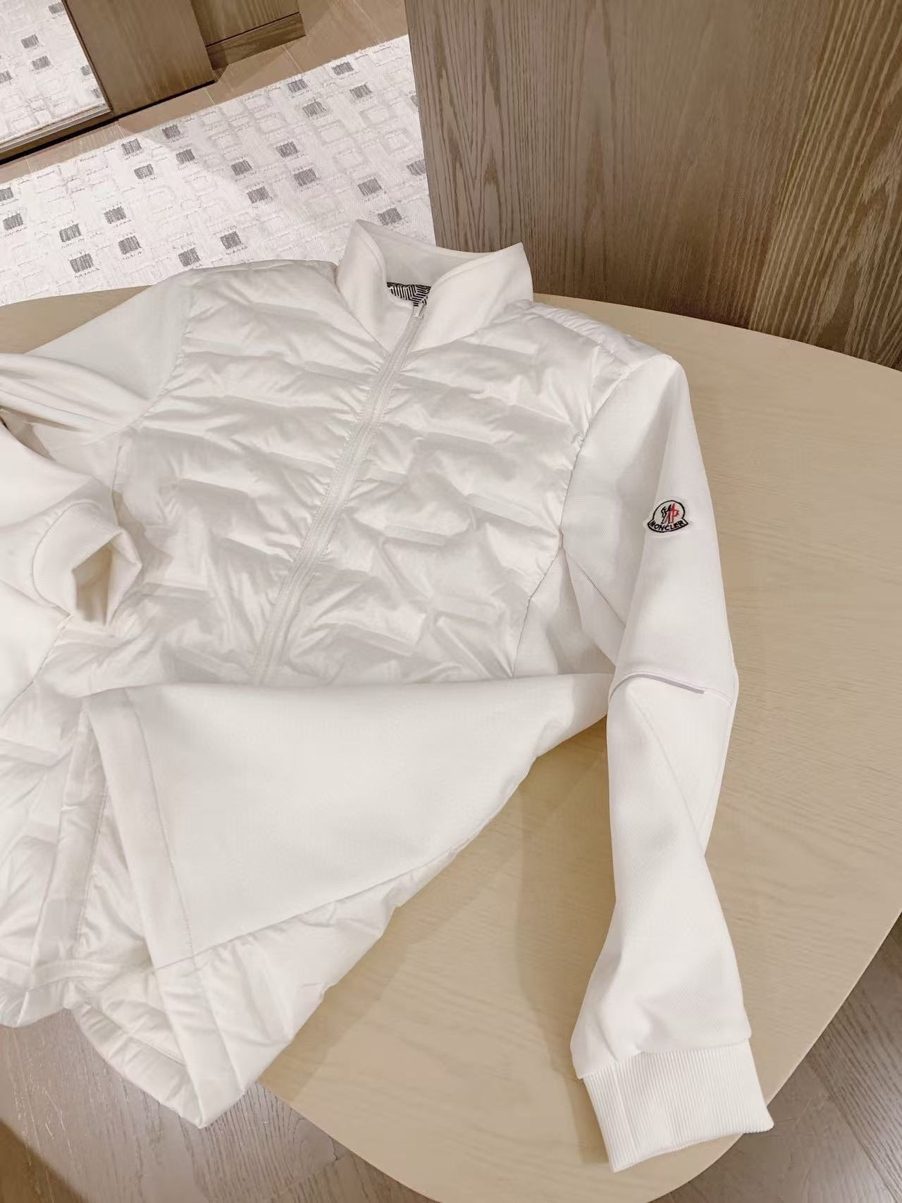 M0NCLER ミニマリスト ダウンジャケット【50％割引+送料無料】