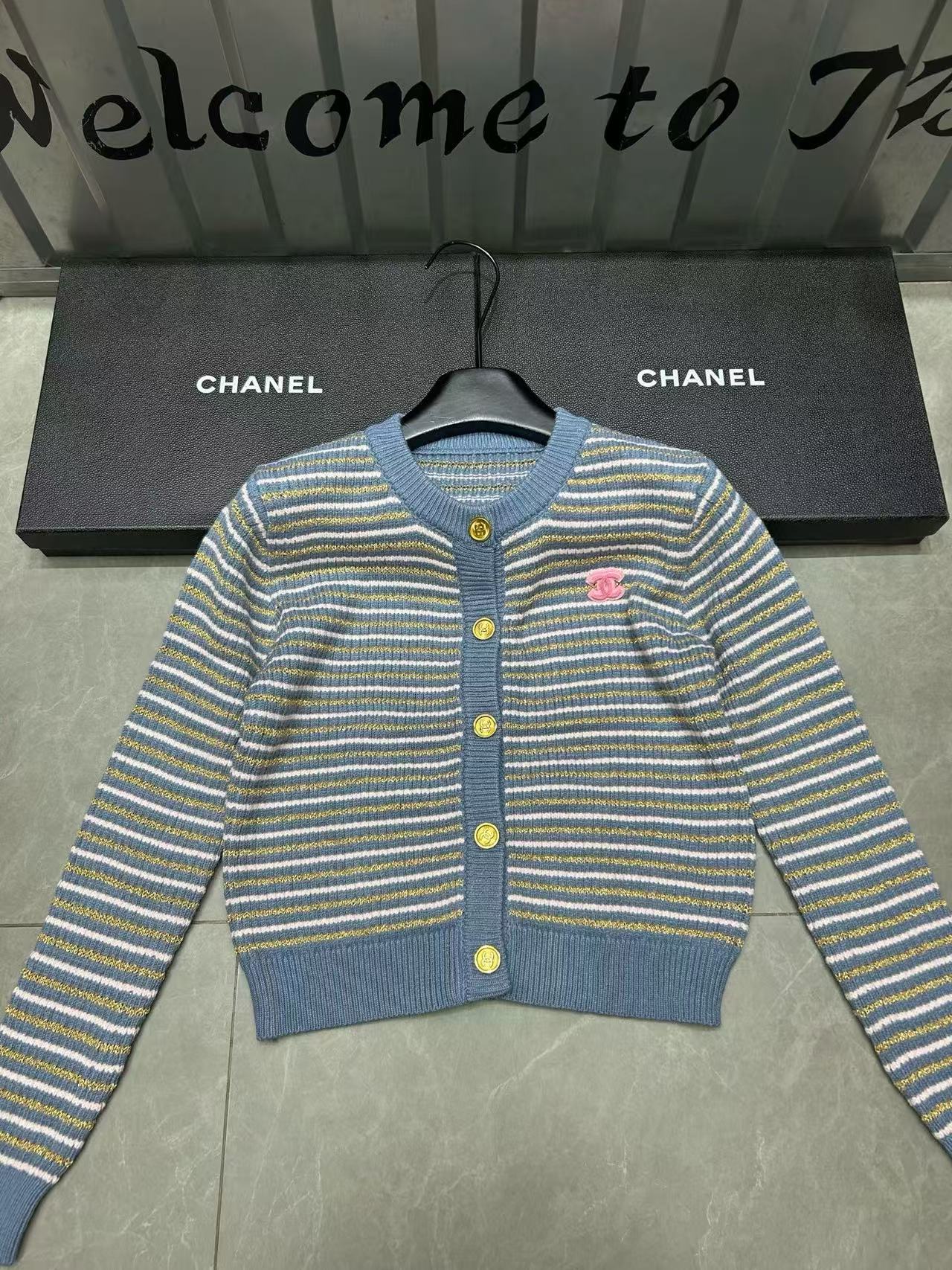 CHANE1 メタルボタン付きストライプウールカーディガン【50％割引+送料無料】