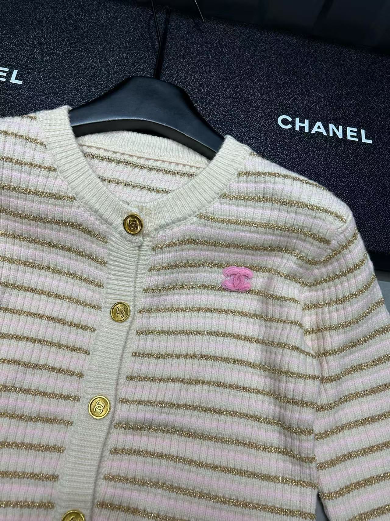 CHANE1 メタルボタン付きストライプウールカーディガン【50％割引+送料無料】