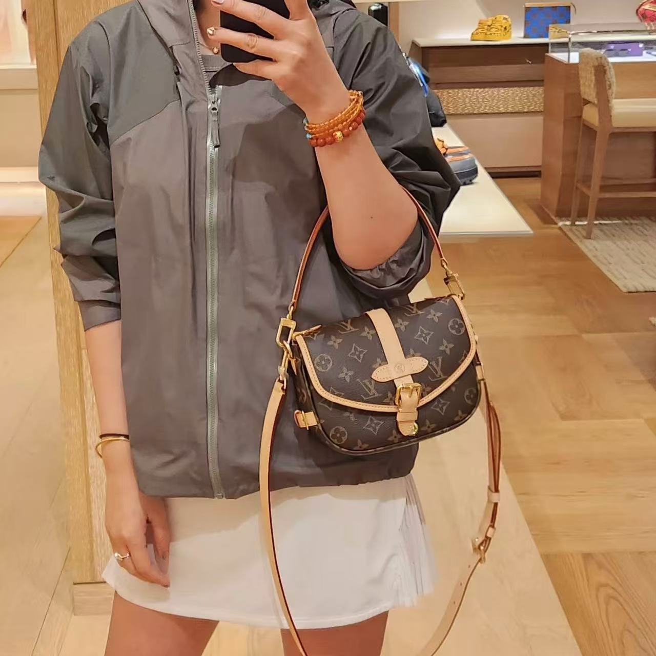 LVハンドバッグ+小銭入れ+キーホルダー3点セット【50％割引+送料無料】