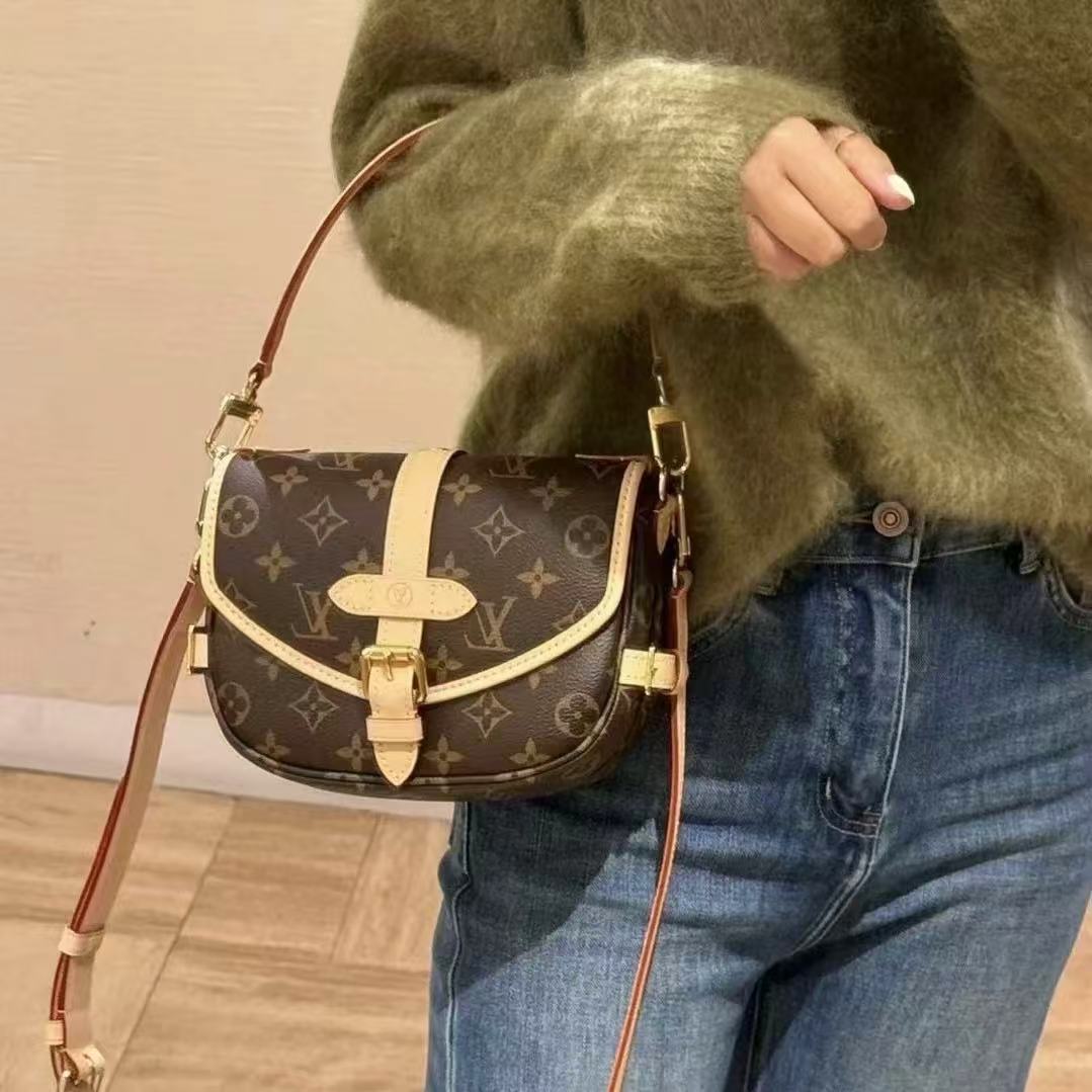 LVハンドバッグ+小銭入れ+キーホルダー3点セット【50％割引+送料無料】