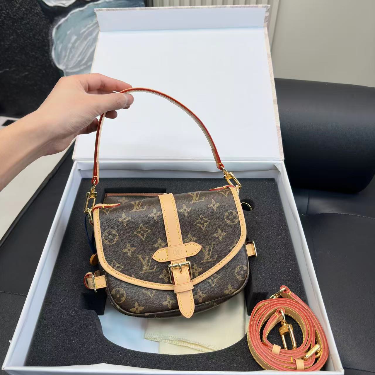 LVハンドバッグ+小銭入れ+キーホルダー3点セット【50％割引+送料無料】