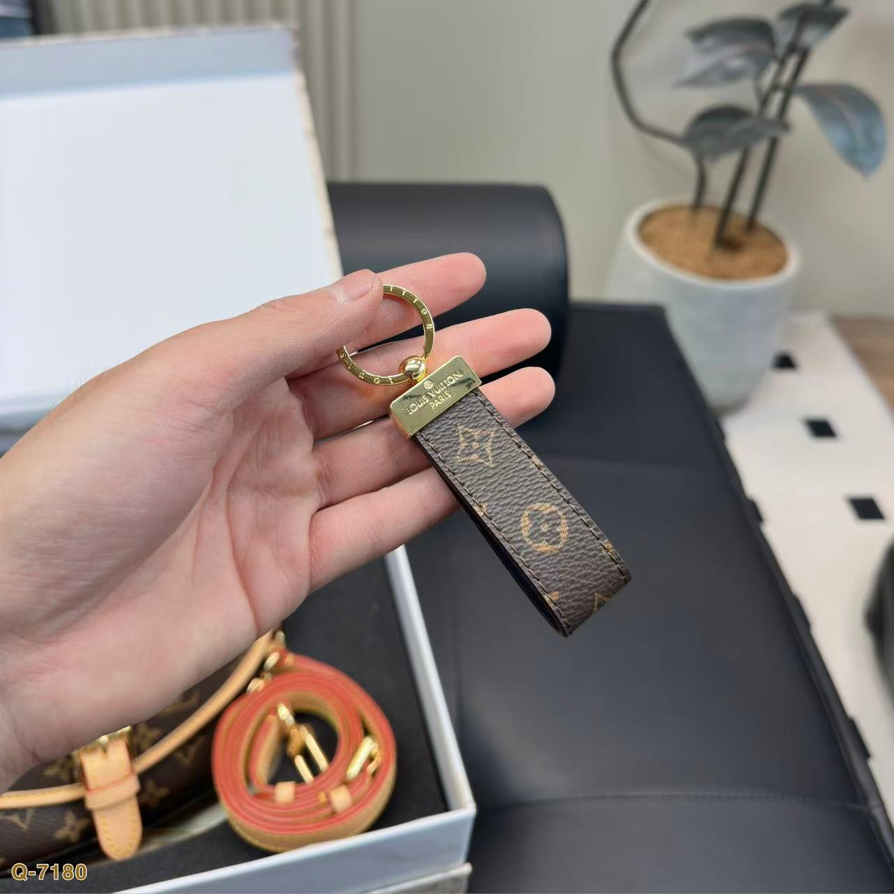 LVハンドバッグ+小銭入れ+キーホルダー3点セット【50％割引+送料無料】