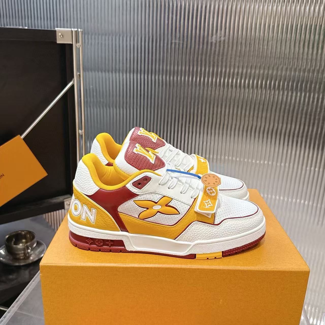 LVの高品質カジュアルシューズ【50％割引+送料無料】