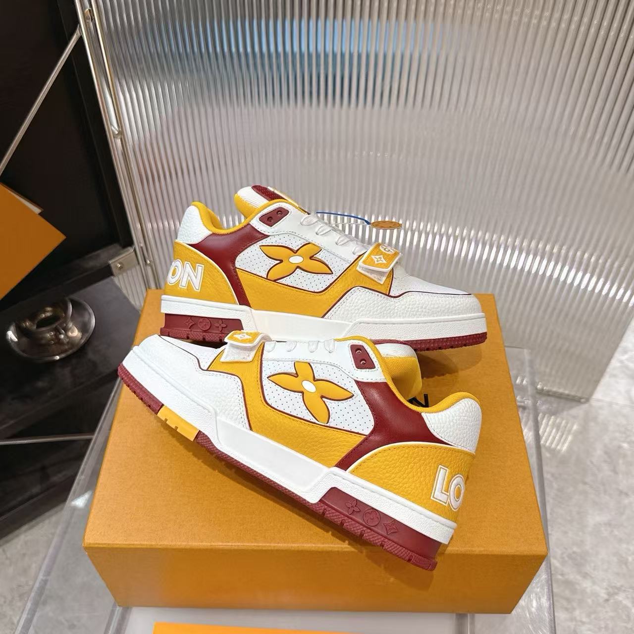 LVの高品質カジュアルシューズ【50％割引+送料無料】