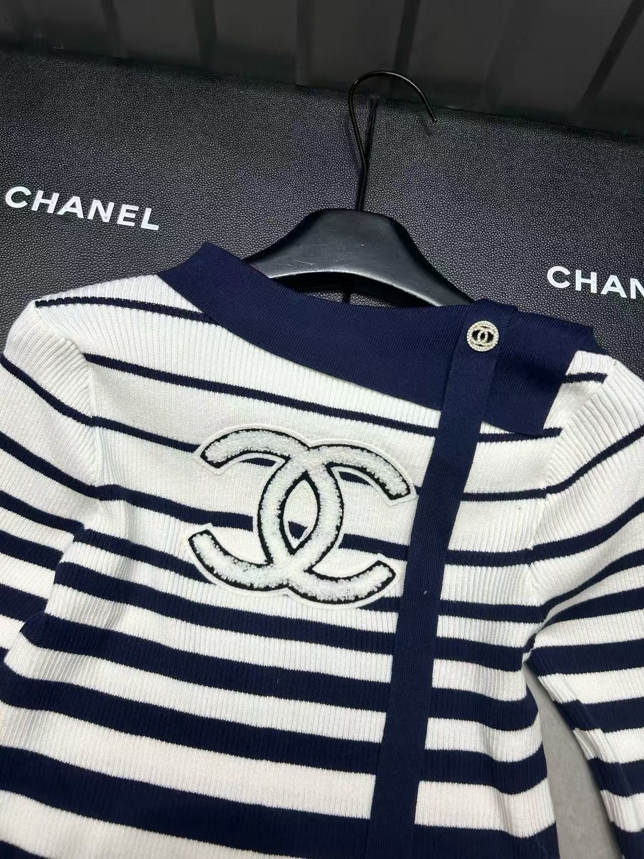 CHANE1 ダブルCストライプウールセーター【50％割引+送料無料】