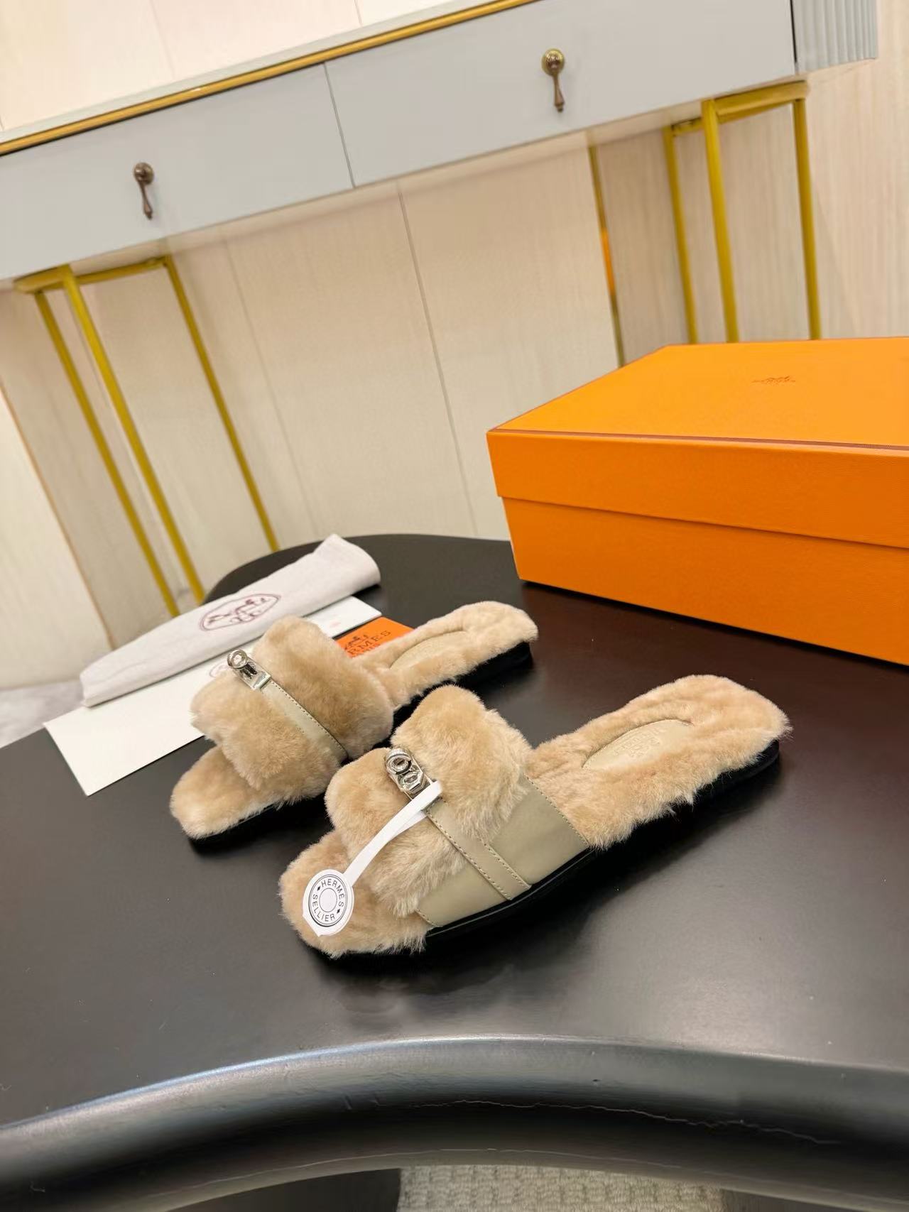 HERME5 高品質kellyシープスキンフラットシューズ【50％割引+送料無料】