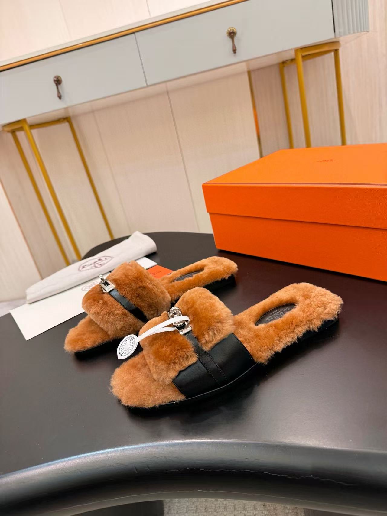 HERME5 高品質kellyシープスキンフラットシューズ【50％割引+送料無料】