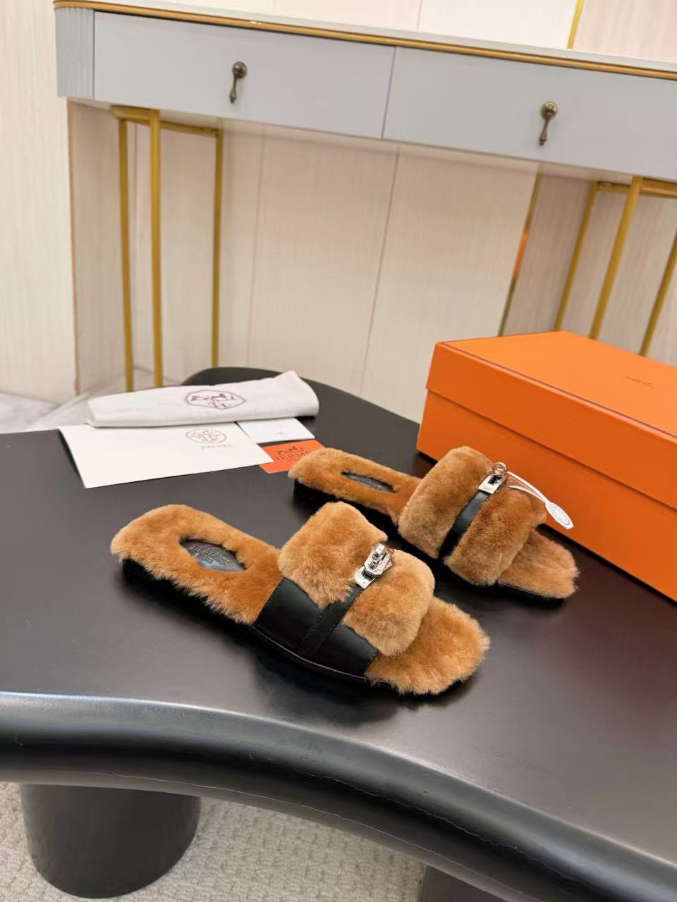 HERME5 高品質kellyシープスキンフラットシューズ【50％割引+送料無料】