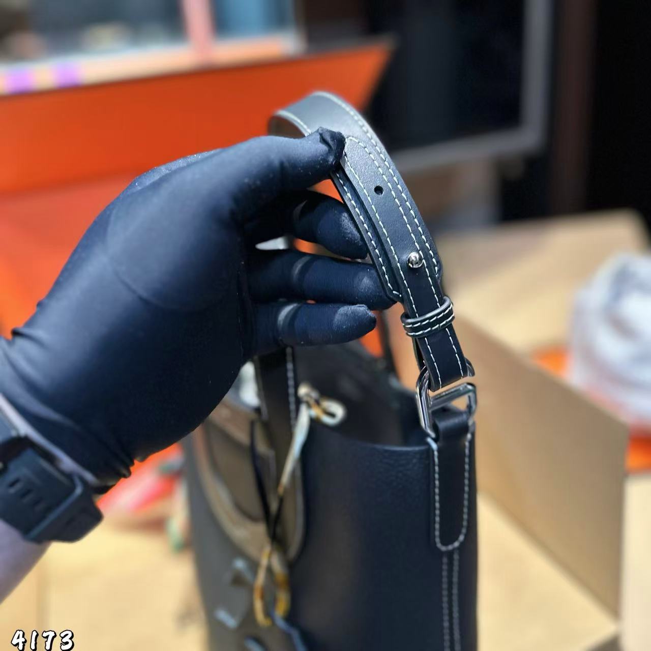 HERME5 ゴールドバックル ピッグノーズ ハンドバッグ【50％割引+送料無料】