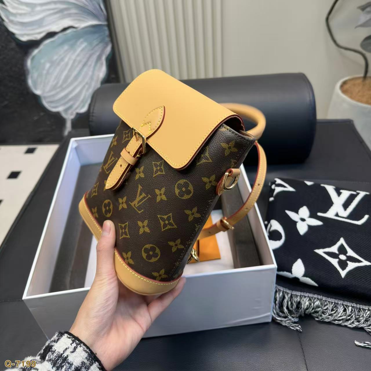 LVミラー＋スカーフ＋バックパックの3点セット【50％割引+送料無料】