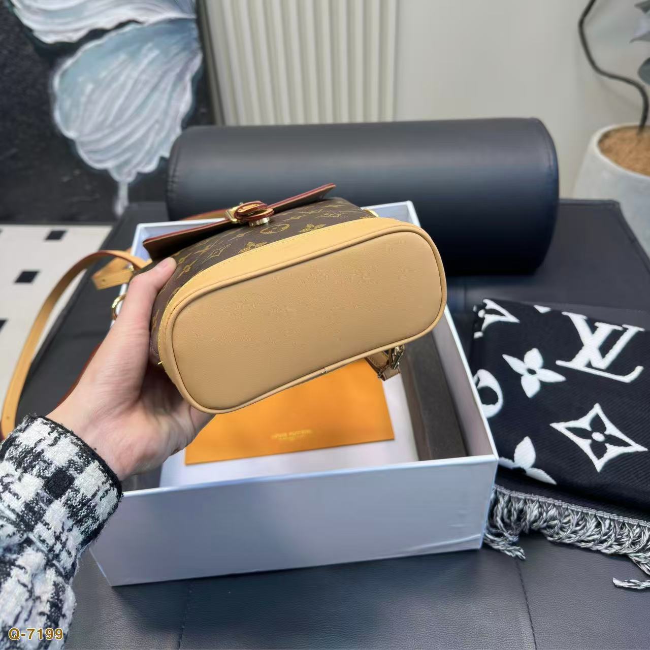 LVミラー＋スカーフ＋バックパックの3点セット【50％割引+送料無料】