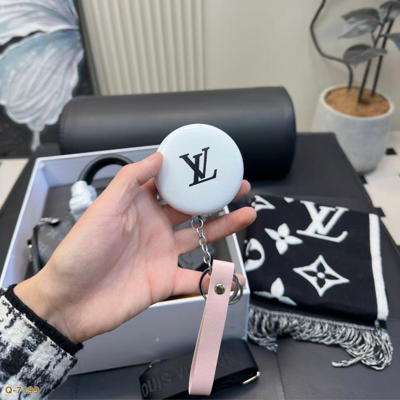 LVミラー＋スカーフ＋バックパックの3点セット【50％割引+送料無料】811