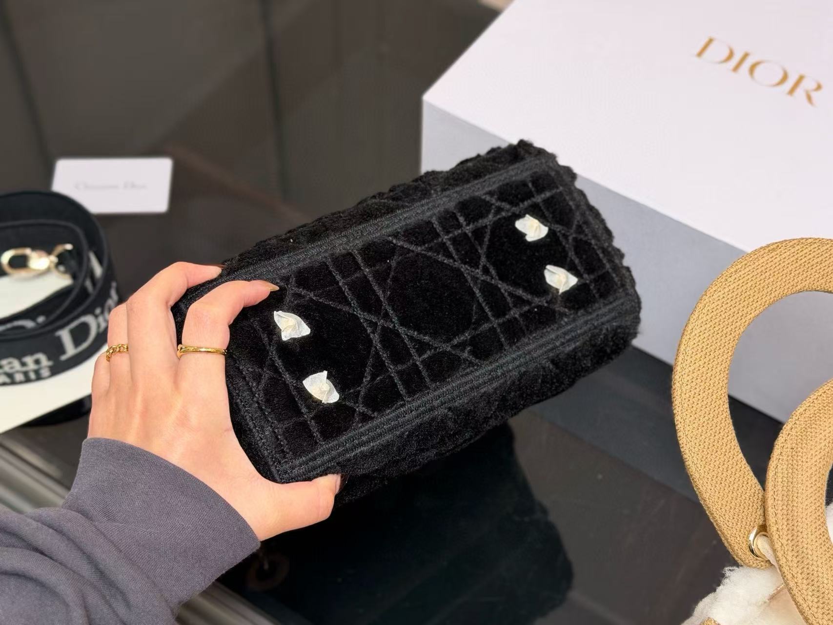 DI0Rの高品質刺繍ウールハンドバッグ【50％割引+送料無料】