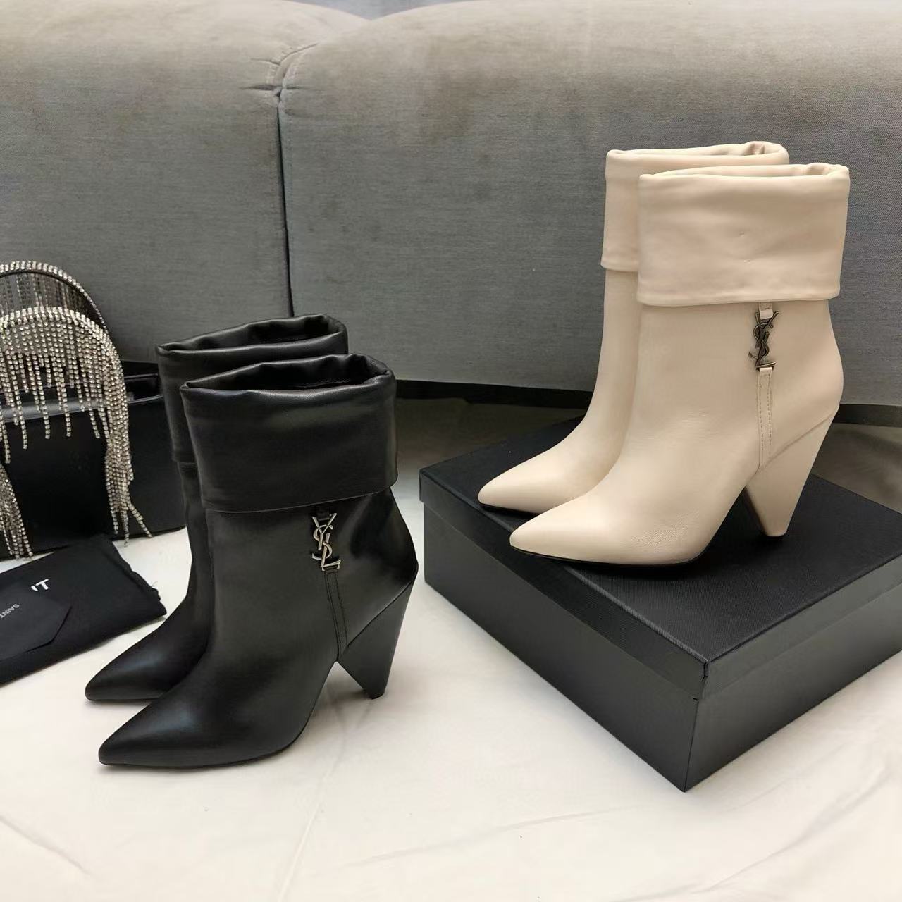 YSLの高品質ポインテッドシープスキンアンクルブーツ【50％割引+送料無料】