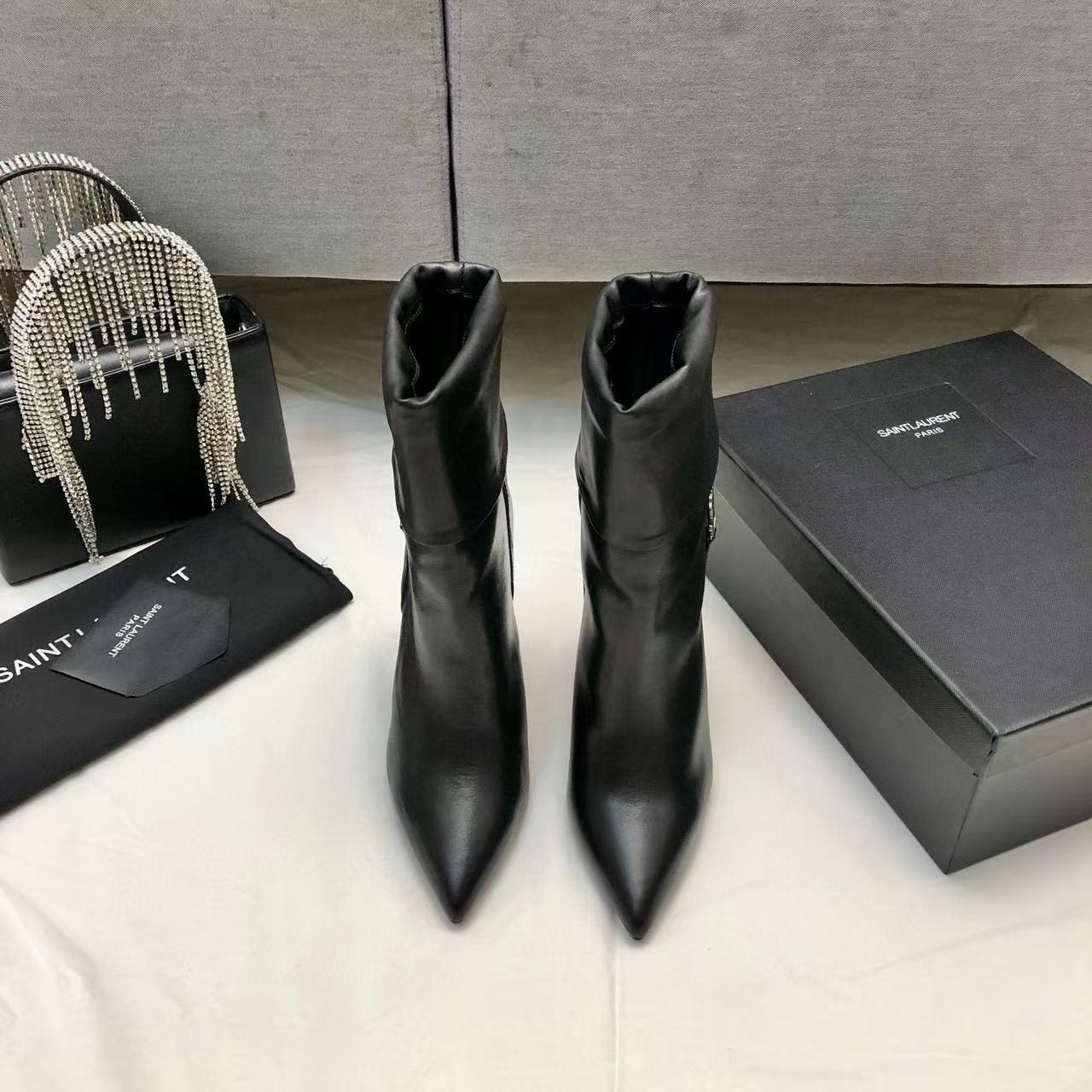 YSLの高品質ポインテッドシープスキンアンクルブーツ【50％割引+送料無料】