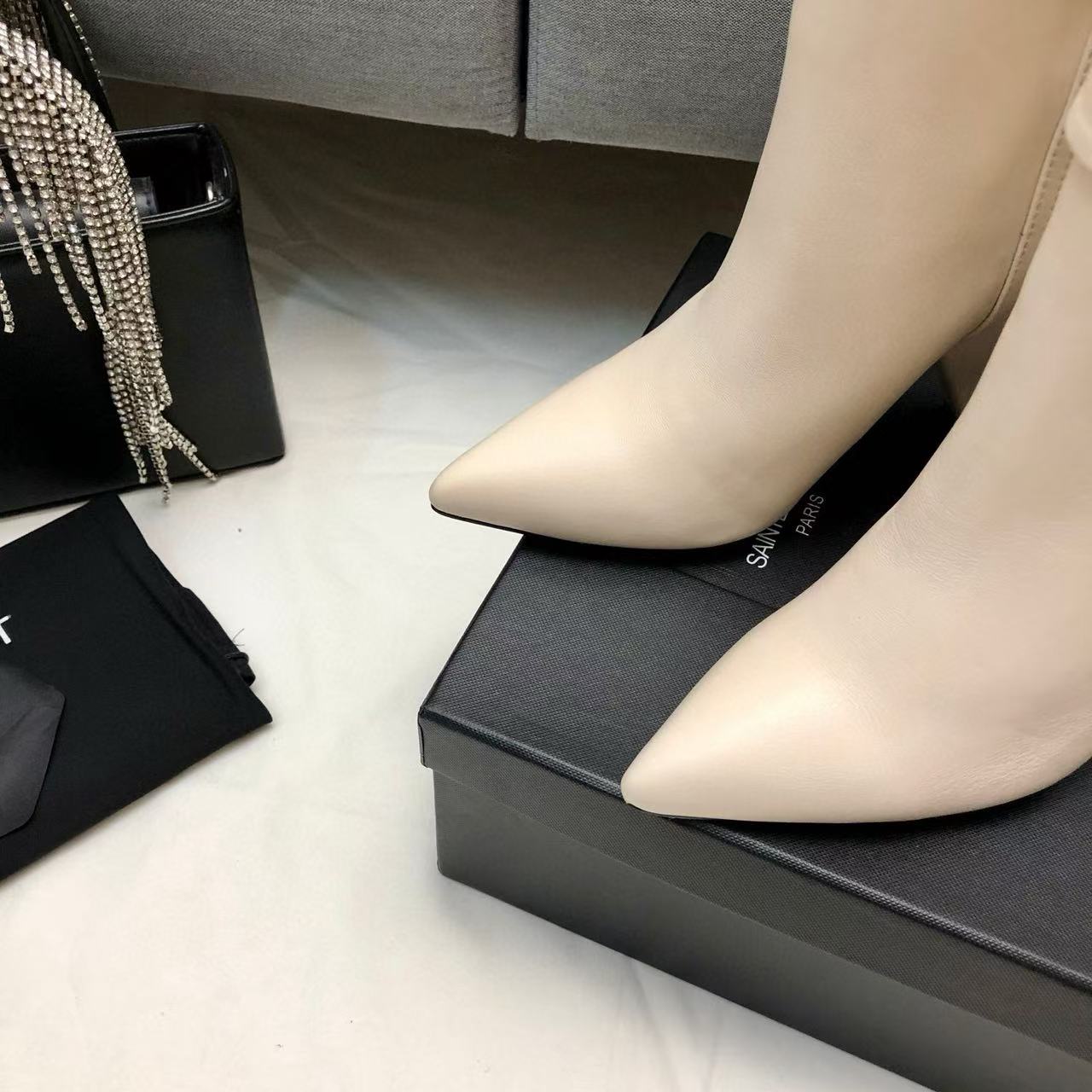 YSLの高品質ポインテッドシープスキンアンクルブーツ【50％割引+送料無料】