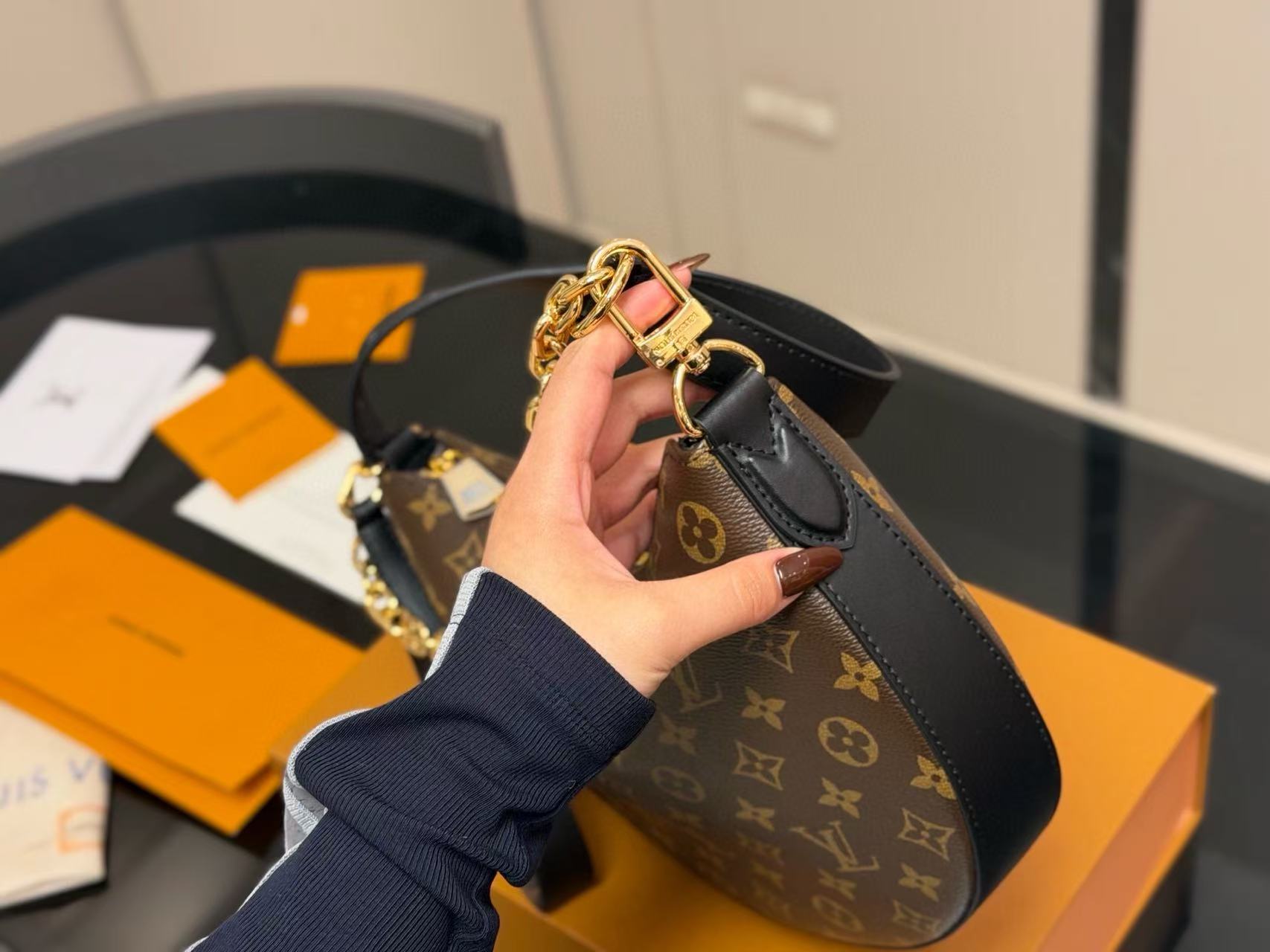 LV cookie BBチェーンアンダーアームバッグ【50％割引+送料無料】
