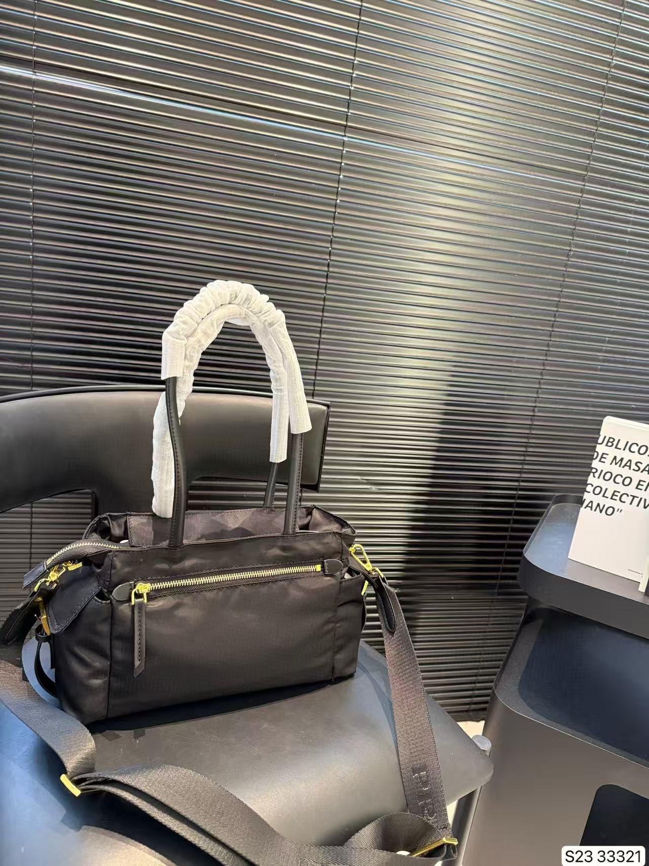 PR4DA ナイロンカメラバッグ【50%割引+送料無料】