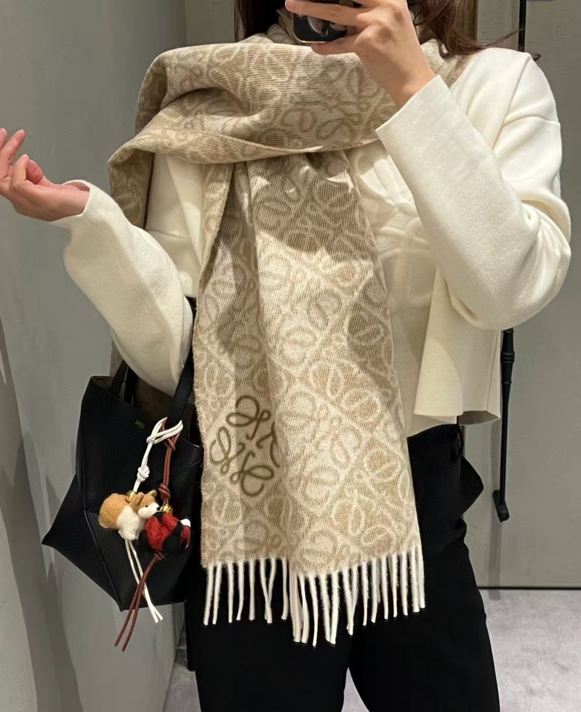L0WEW 刺繍ロゴ カシミヤ タッセル スカーフ【50％割引+送料無料】