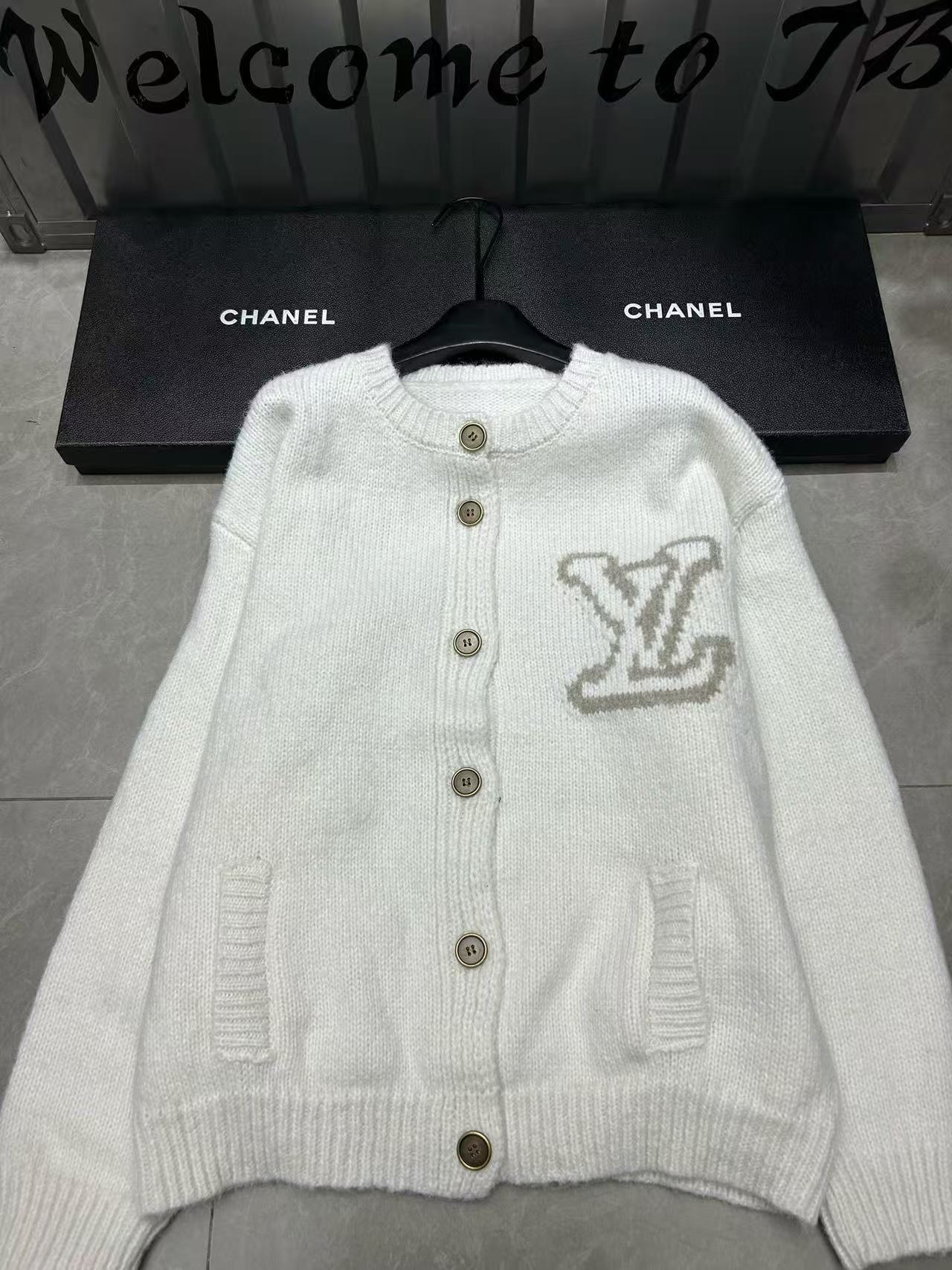 LVウールロゴウールカーディガン【50％割引+送料無料】
