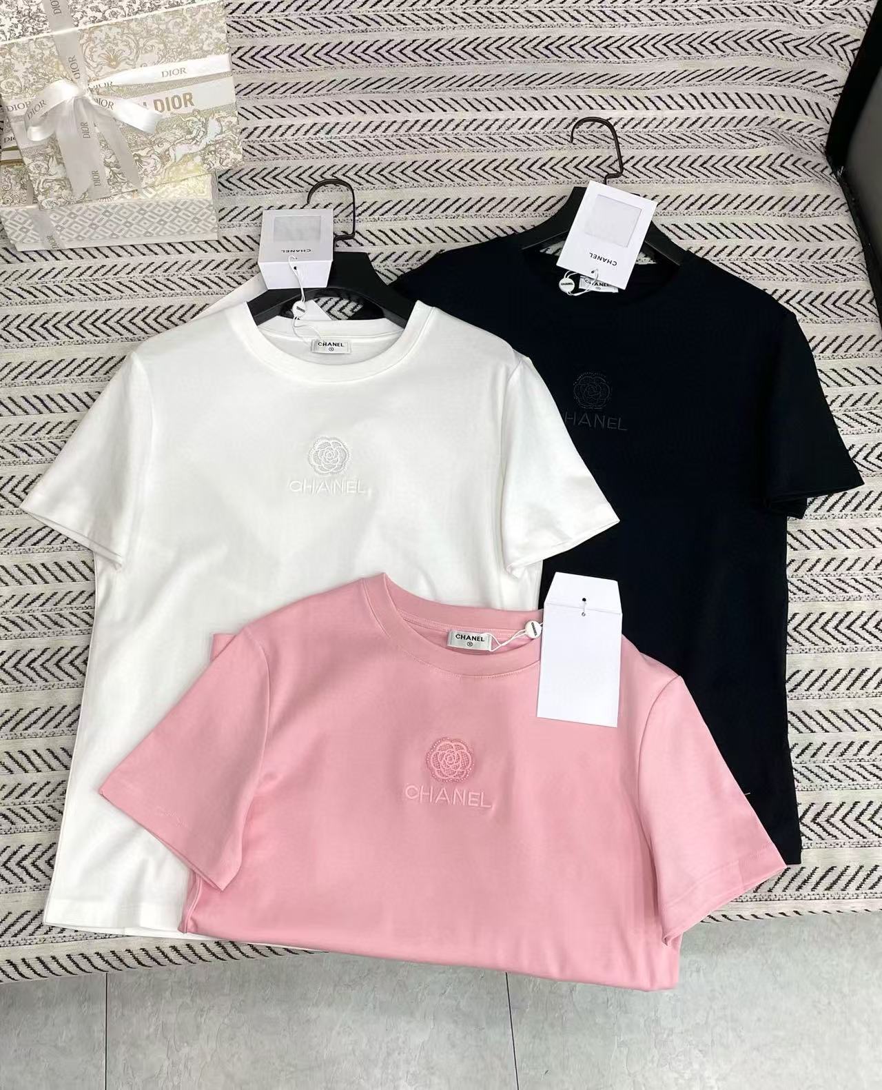 CHANE1 刺繍カメリアレターTシャツ【50％割引+送料無料】