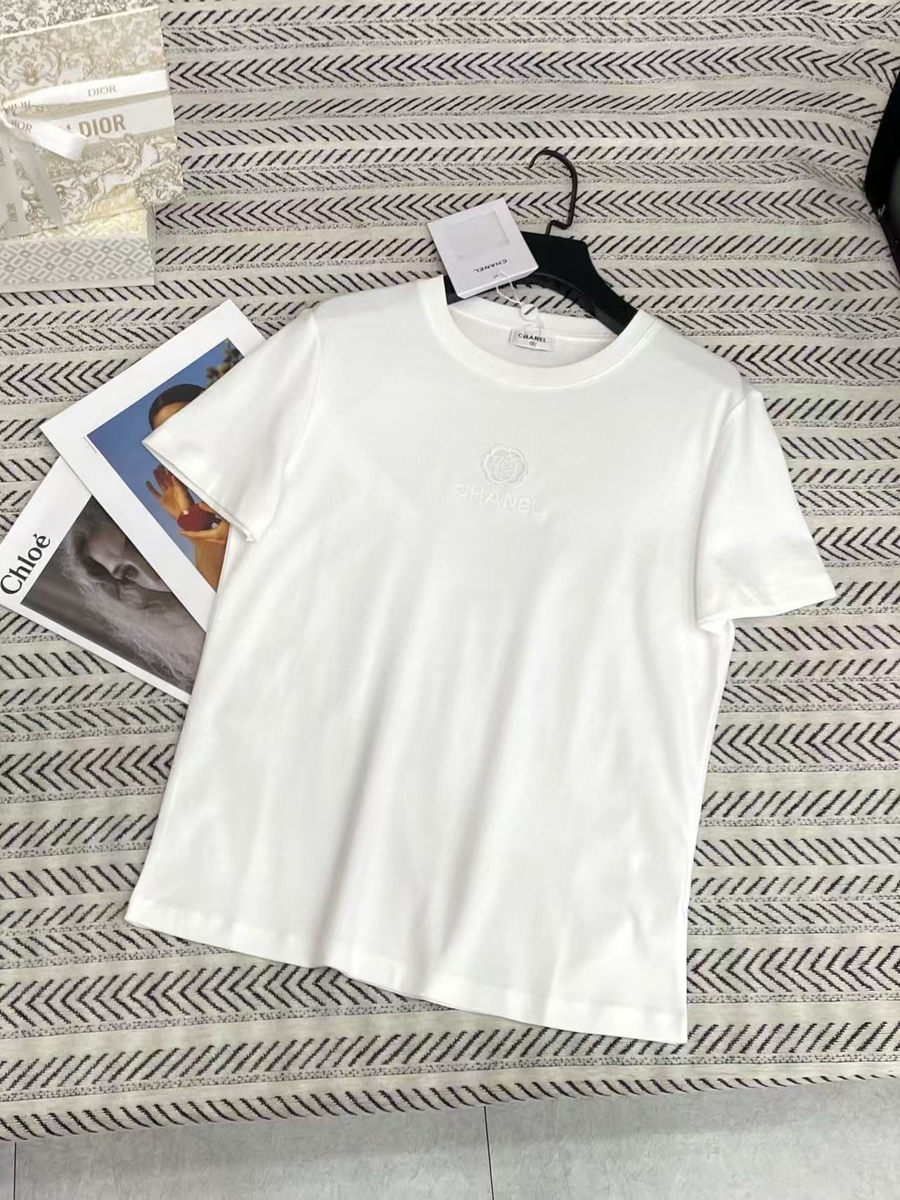 CHANE1 刺繍カメリアレターTシャツ【50％割引+送料無料】