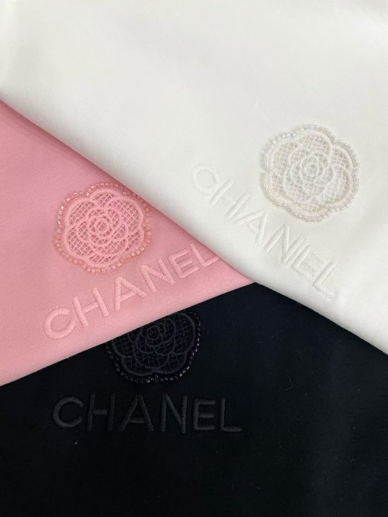 CHANE1 刺繍カメリアレターTシャツ【50％割引+送料無料】
