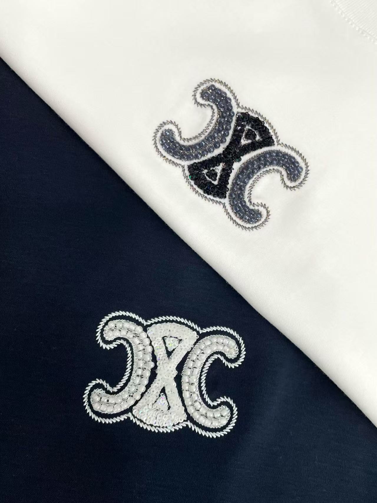 CEL1NE 刺繍文字ビーズTシャツ【50％割引+送料無料】