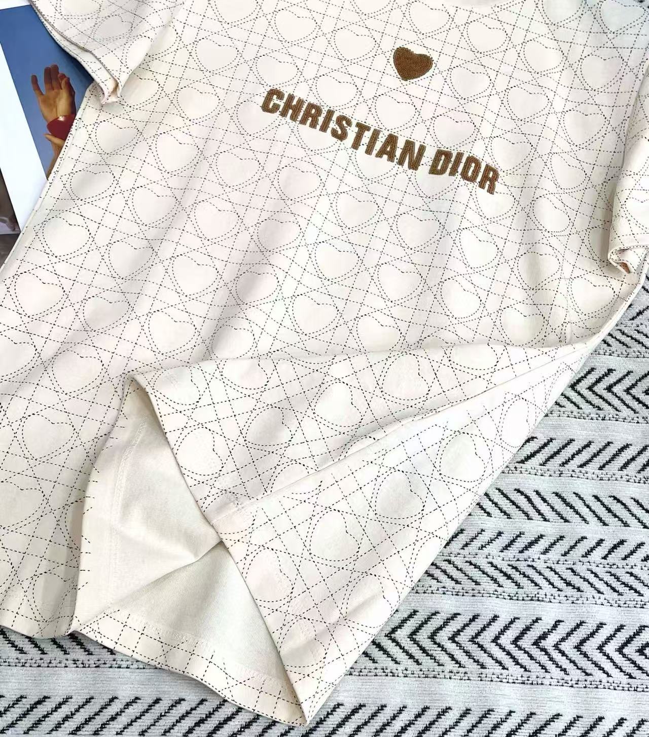 DIOR ハート刺繍レターTシャツ【50％割引+送料無料】