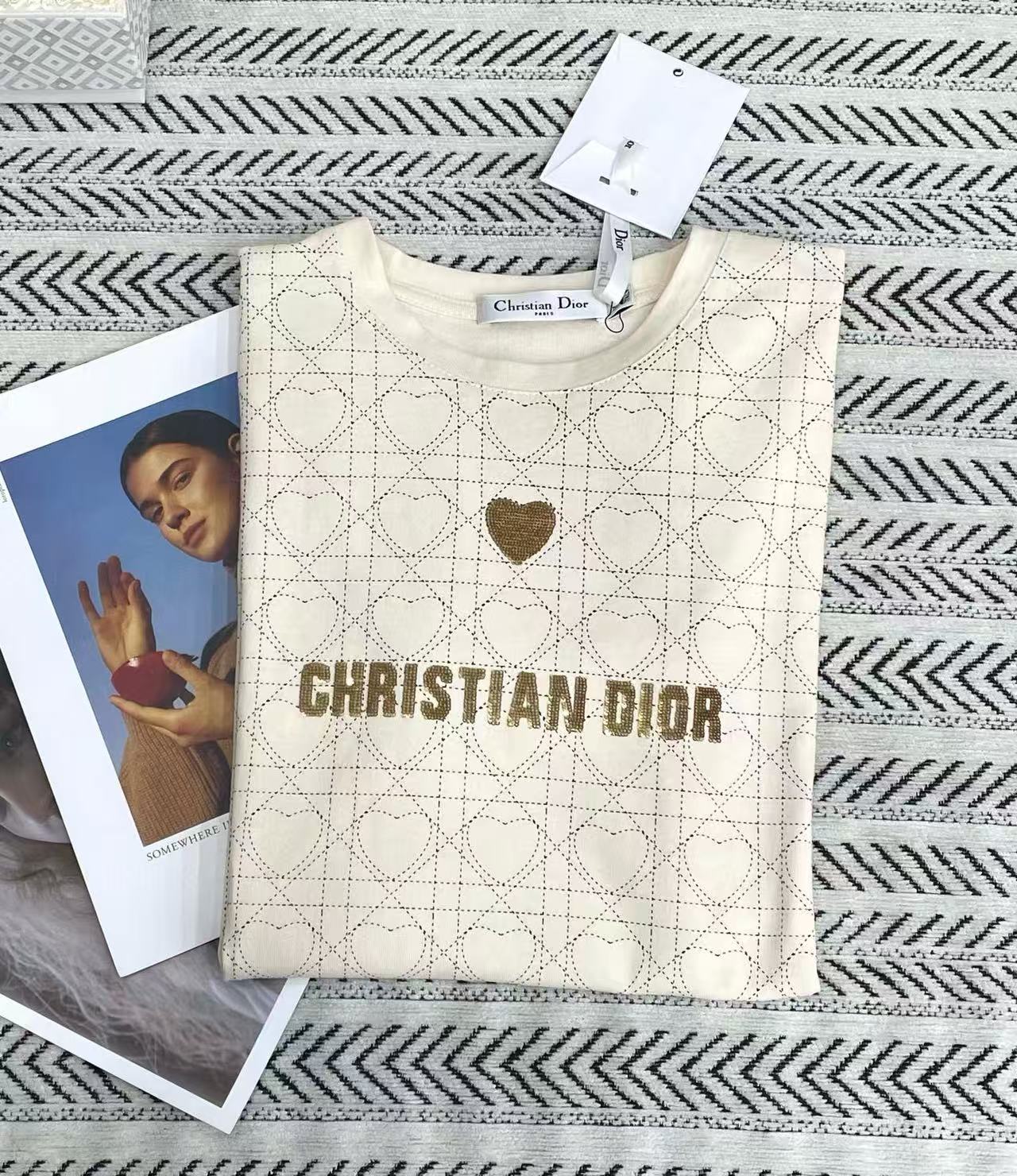 DIOR ハート刺繍レターTシャツ【50％割引+送料無料】