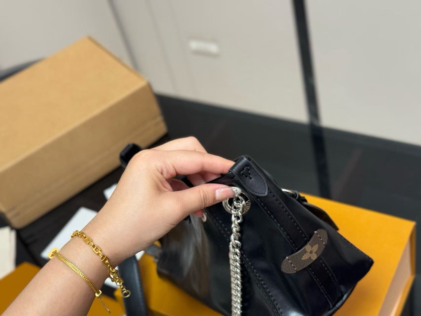 LVチェーンショルダー/クロスボディバッグ【50％割引+送料無料】